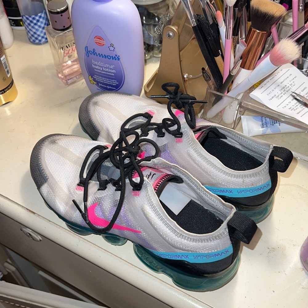 Nike vapor max size 8.5